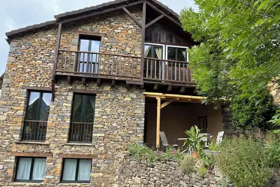 Image de House in Ordesa National Park, birdwatching, swimming in turquoise waters.