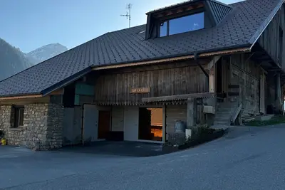 Image de Appartement 'C’Emile - 74390' avec vue sur la montagne, jardin commun et Wi-Fi