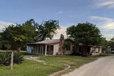 Image de Beautiful Cottage Close to Fantastic Hiking Trails in Camp Wood, Texas