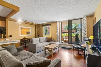 Image de Walk to Stampede & Bmo | Free Parking | Cozy Patio