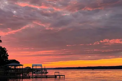 Image de Lake Wateree Retreat, Private Dock, Fire Pit, Kayaks, Sunset glow views, sleeps 6