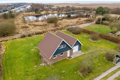 Image de Lovely holiday home with a view of the fishing lake and the fjord.
