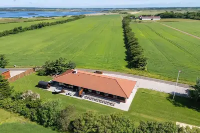 Image de Large, completely renovated activity house with wilderness bath and outdoor.