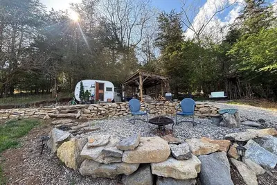 Image de Glamping, Goats & Pool Mountainside Near  Va Tech, Ru, At & I81, pet friendly