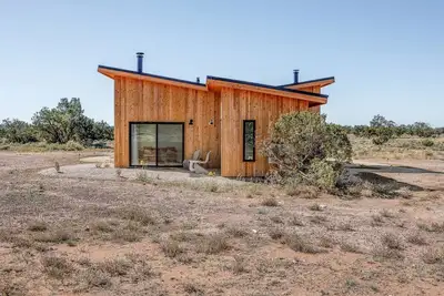 Image de Luxurious Desert Casita with River Rock Shower near Grand Canyon, Arizona