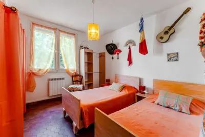 Image de Chambre d'hôtes « Chambre Voyage » avec terrasse partagée, jardin partagé et Wi-Fi