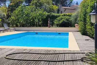 Image de T2 Calme dans villa avec Accès Piscine & Parking – Accès plage 10 mn
