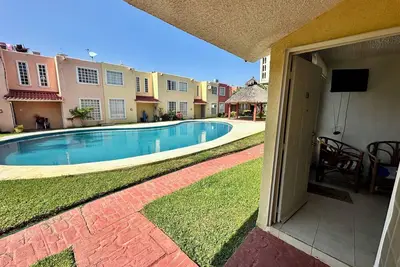 Image de 3-bedroom house in safe condo with pool and sun lounger