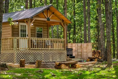 Image de Escape to a Charming Cabin with Hot Tub & Covered Porch in Mentone, Alabama
