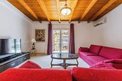 Image de Capital City Apartment | 3br with Balcony by PikHost