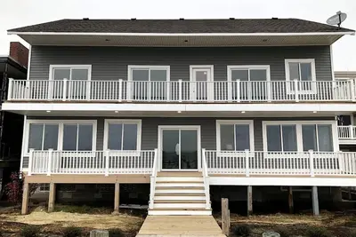 Image de Waterfront Cottage with Private Dock on Chesapeake Bay, Norfolk, Virginia