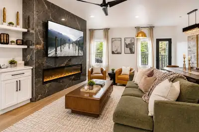 Image de Luxury Townhome B. Walk to At&T Stadium. Rooftop Terrace + Game Room. Sleeps 10.