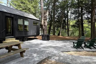 Image de Waterfront Adirondack Tiny Cabin Near Lake George & Saratoga Springs, New York