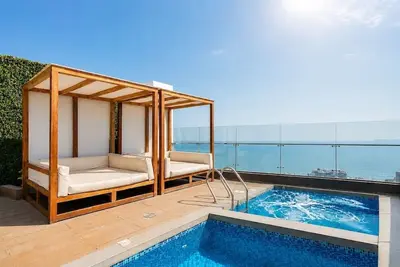 Image de Luxe Smart 1br Apt • Rooftop Pool, Gym & Ac