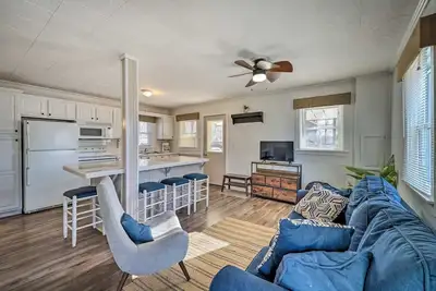 Image de Round Lake | Fire Pit, Grill, Patio & Lake Access