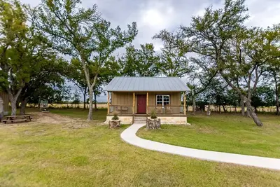 Image de Rustic Pet-Friendly Cottage with Hill Country Views & Private Wine Trail Access near Fredericksburg, Texas