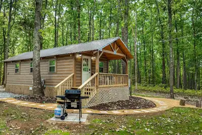 Image de Charming Forest Cabin with Hot Tub & Covered Porch in Mentone, Alabama