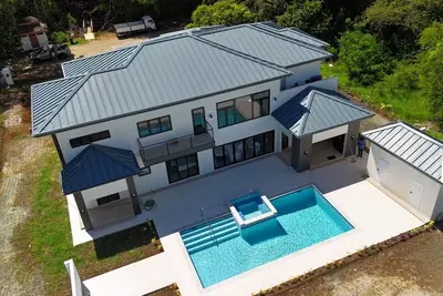 Image de New 5-Br Private Villa • Pool • Jacuzzi • Cinema • Gym • Beach • Billiards • Ps5