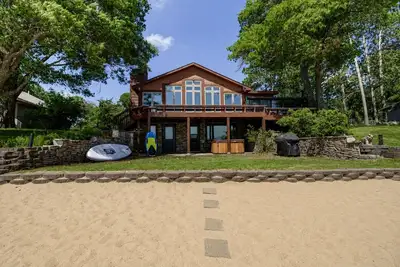 Image de Lakefront Beach & Sauna Retreat