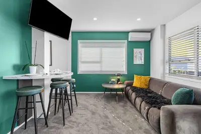 Image de A Premium Stay in the Heart of Hamilton
