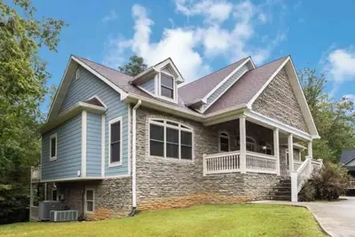Image de Lakeside Hideaway 5br lakefront home with hot tub, pools, pickleball, boat ramp