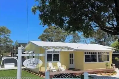 Image de Daffodil on Owen. Located in central Huskisson