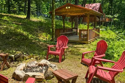 Image de Honey Hideaway cabin on 2. 5 acres fire pit hot tub coming soon Pets Welcome