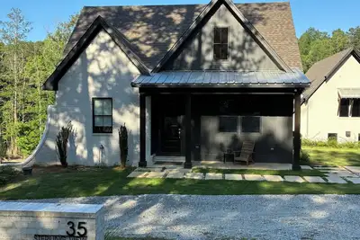 Image de Lake Martin House on the water, 2 bedroom 2 bath New! ! ! Boat slip! ! ! Sandy beach