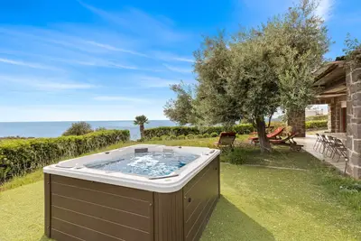 Image de Villa « Bea Casa Vacanze avec Vue sur la Mer », Terrasse et Jardin Privés
