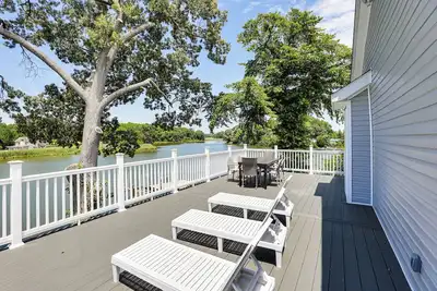 Image de Modern Waterfront Home w/ Dock & Views in Deale