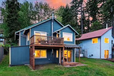 Image de Lower-Level Whidbey Hideaway • Water Views + Shared Hot Tub | Morning Glory