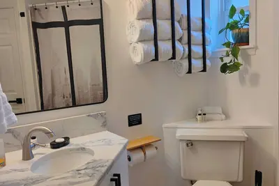 Image de 2-bedroom Rowhome w/ Ac in South Philly 10 min to Plane/Train & 5 min to Stadium