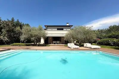 Image de Ferrand – Villa moderne avec piscine chauffée et jardin sans vis-à-vis