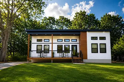 Image de Sunset House | 5br City Retreat by Trail
