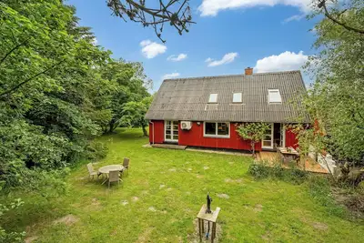 Image de Spacious holiday home with terrace, wood-burning stove and large plot