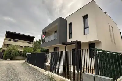 Image de 3-bedroom house in Otopeni with Ac, heating, terrace, garden, private parking