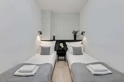 Image de Chmielna 84 with Balcony | City Center | Parking