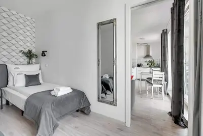 Image de Chmielna 108 with Balcony | City Center | Parking