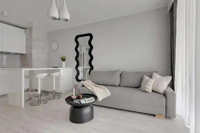 Image de Chmielna 82 with Balcony | City Center | Parking