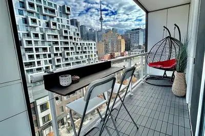 Image de Trendy Boutique 2br Condo + Gym, Fashion District