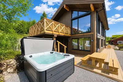 Image de New luxury cabin in Geilo with hot tub, mountain views & ski access