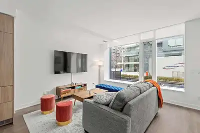 Image de Modern 2-Storey Townhouse | 4br/3ba Downtown