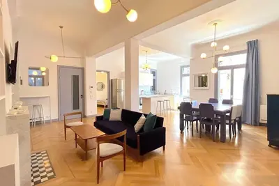 Image de Chic 5br Seaside Pasalimani Apt Next to Marina Zea