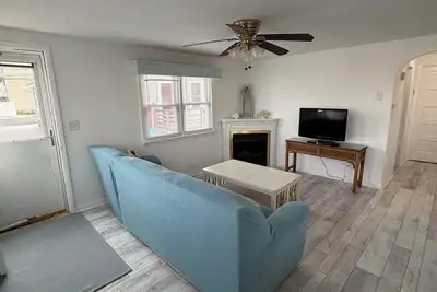 Image de New for 2026! First house in from the beach! Charming 2 bedroom beach Cottage!
