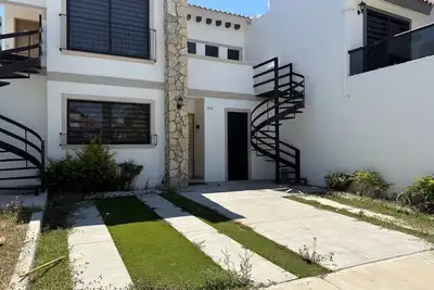 Image de Casa Familiar en Azul Marino by Partner Host