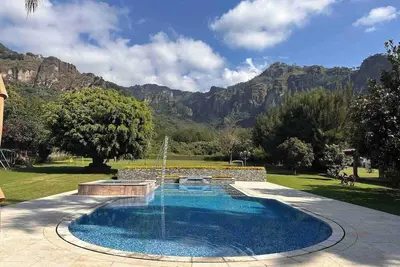 Image de Villa magica tepoztlan con alberca jacuzzi y padel
