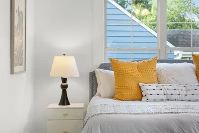 Image de New! King Beds, Walk Downtown-Magnolia Cottage-