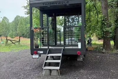 Image de Tiny House @ Rustic Farm near Dc with Hot Tub, Cold Plunge, Sauna, Walking Trail
