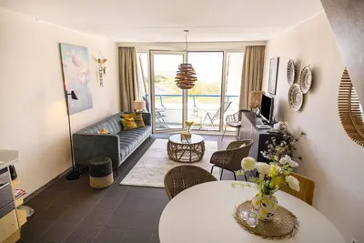 Image de A modernly furnished vacation rental with a view of the dunes of Groote Keeten.