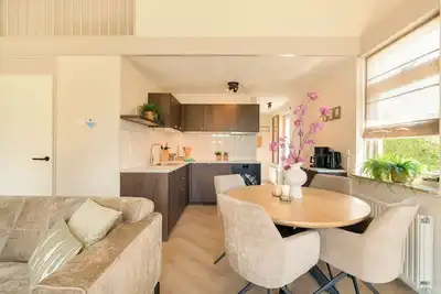 Image de This beautiful detached vacation home in Julianadorp aan Zee is fully equipped with all modern conveniences.